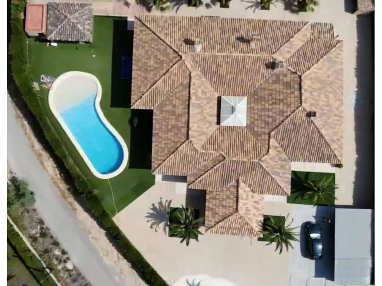 5 bedroom Villa for rent in Sax with pool garage - € 3,000 (Ref: 6414947)