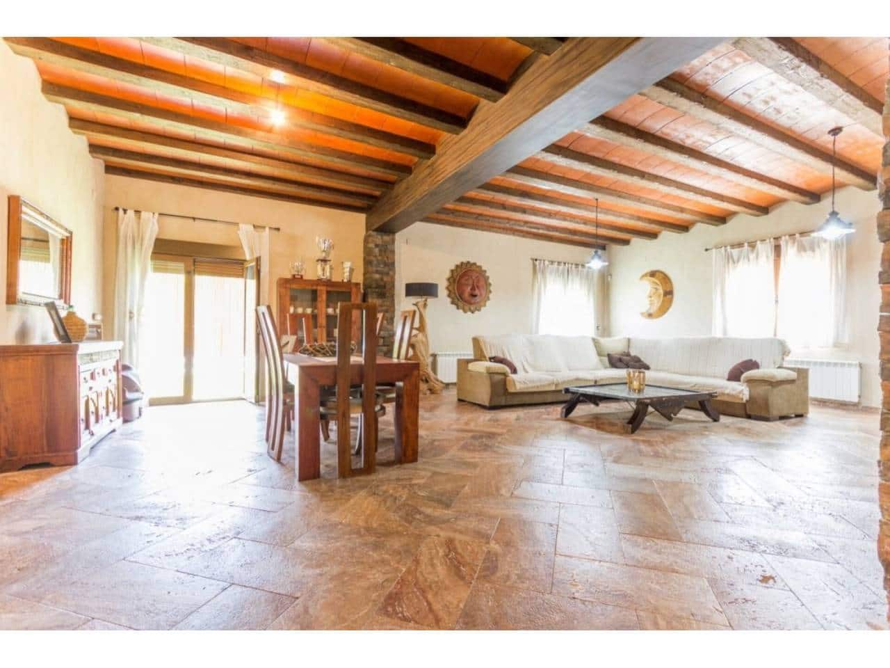 5 bedroom Villa for rent in Sax with pool garage - € 3,000 (Ref: 6414947)