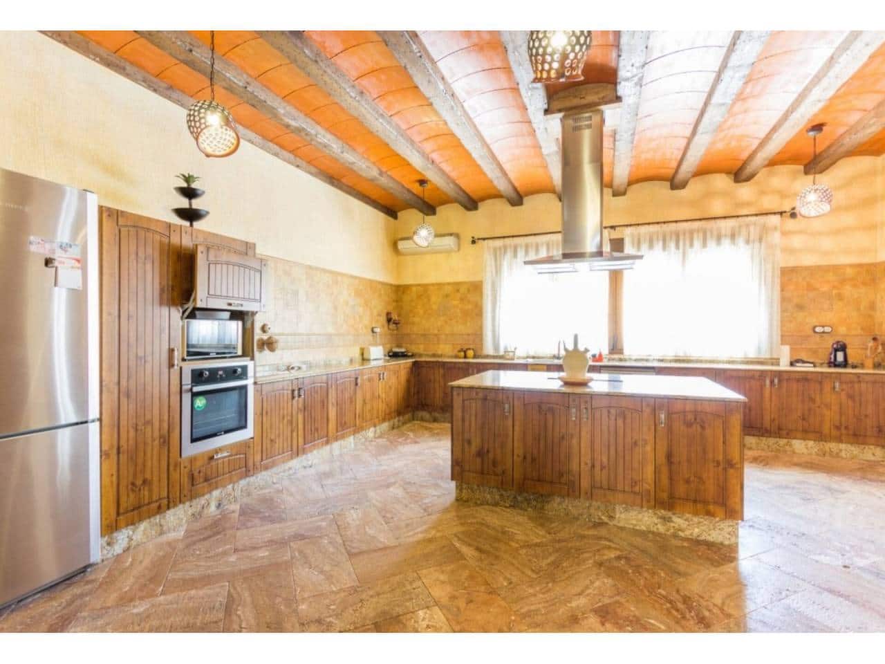 5 bedroom Villa for rent in Sax with pool garage - € 3,000 (Ref: 6414947)