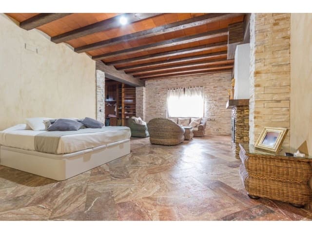 5 bedroom Villa for rent in Sax with pool garage - € 3,000 (Ref: 6414947)