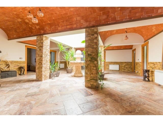 5 bedroom Villa for rent in Sax with pool garage - € 3,000 (Ref: 6414947)