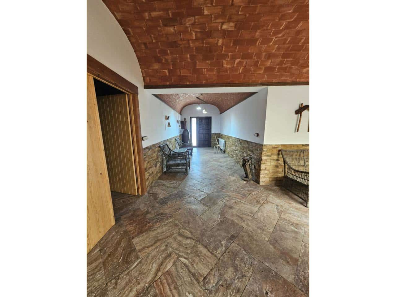 5 bedroom Villa for rent in Sax with pool garage - € 3,000 (Ref: 6414947)