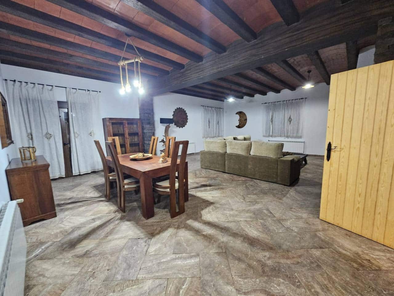 5 bedroom Villa for rent in Sax with pool garage - € 3,000 (Ref: 6414947)