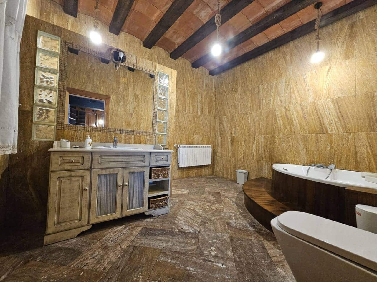 5 bedroom Villa for rent in Sax with pool garage - € 3,000 (Ref: 6414947)