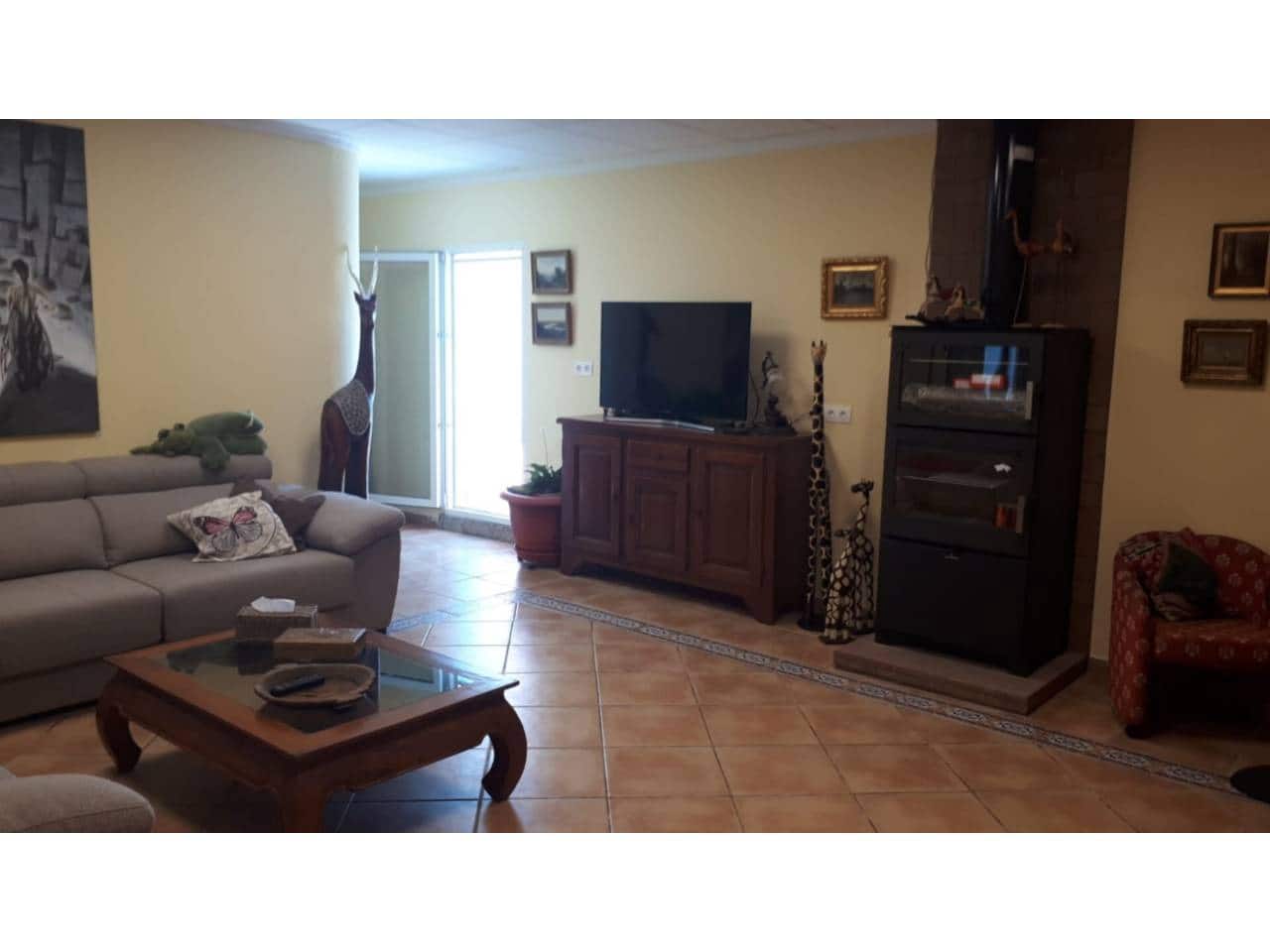 11 bedroom Villa for sale in Las Virtudes with pool garage - € 620,000 (Ref: 7006053)