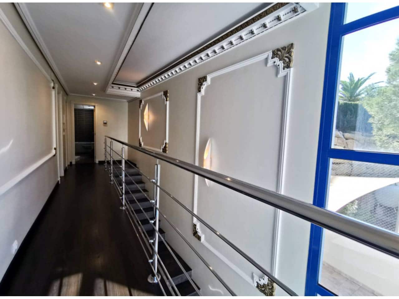 5 bedroom Villa for sale in Altea with pool garage - € 898,000 (Ref: 7070147)