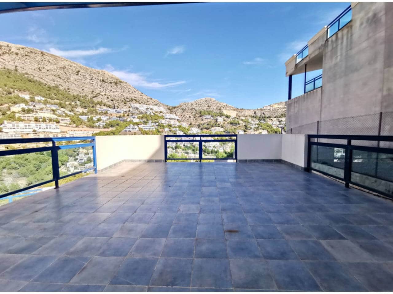 5 bedroom Villa for sale in Altea with pool garage - € 898,000 (Ref: 7070147)