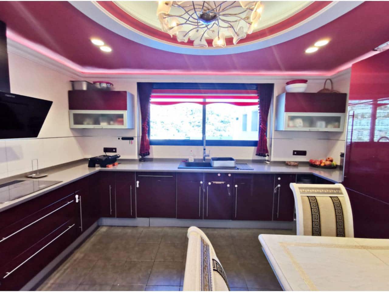 5 bedroom Villa for sale in Altea with pool garage - € 898,000 (Ref: 7070147)