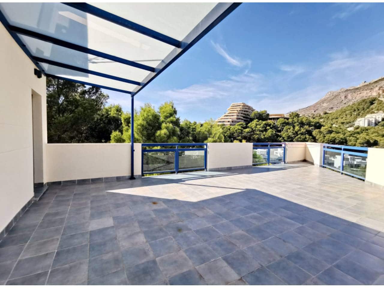 5 bedroom Villa for sale in Altea with pool garage - € 898,000 (Ref: 7070147)