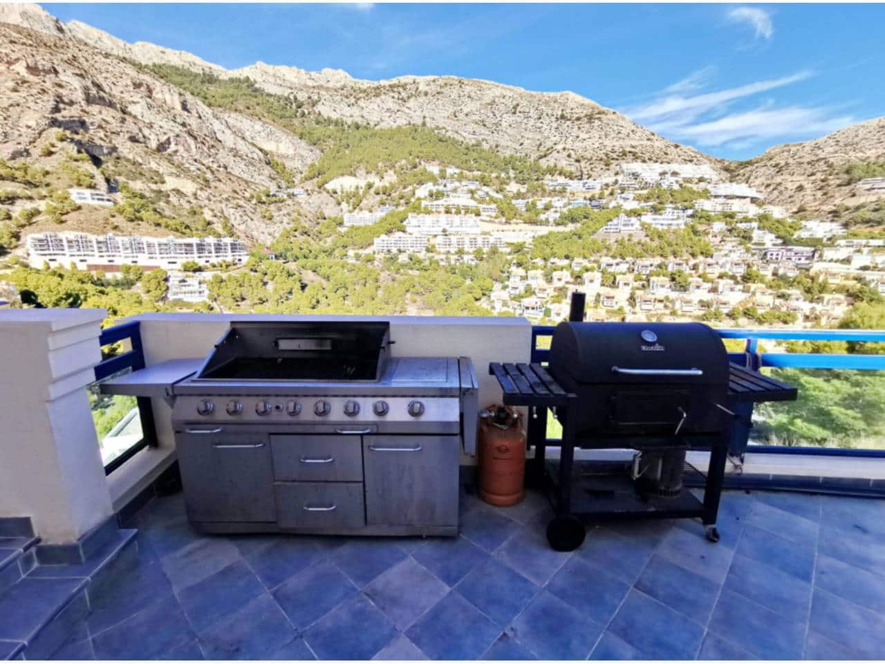 5 bedroom Villa for sale in Altea with pool garage - € 898,000 (Ref: 7070147)