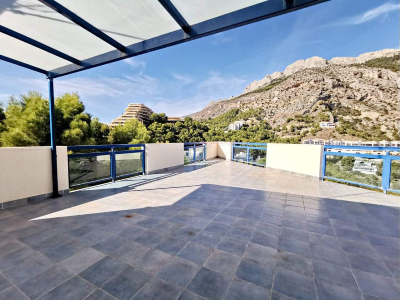 5 bedroom Villa for sale in Altea with pool garage - € 898,000 (Ref: 7070147)