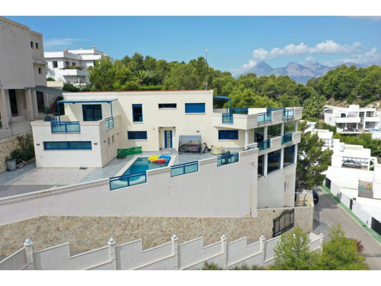 5 bedroom Villa for sale in Altea with pool garage - € 898,000 (Ref: 7070147)