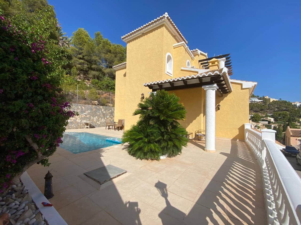 3 quarto Bungalow para arrendar em Altea la Vella com piscina garagem - 2 000 € (Ref: 7627747)