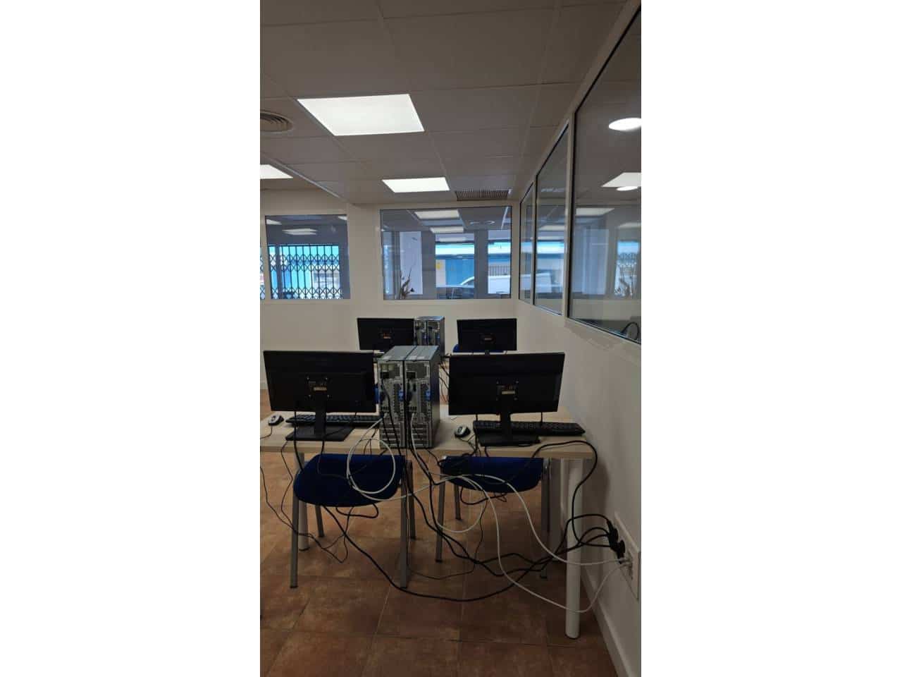 Commercial for sale in Alicante / Alacant city - € 160,000 (Ref: 7667870)