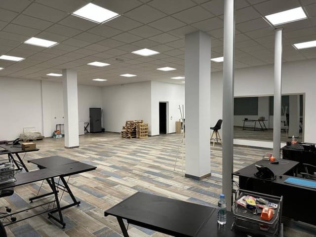 Commercial for sale in Los Montesinos - € 198,000 (Ref: 7767650)