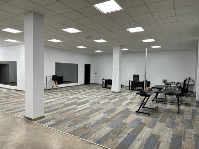 Commercial for sale in Los Montesinos - € 198,000 (Ref: 7767650)