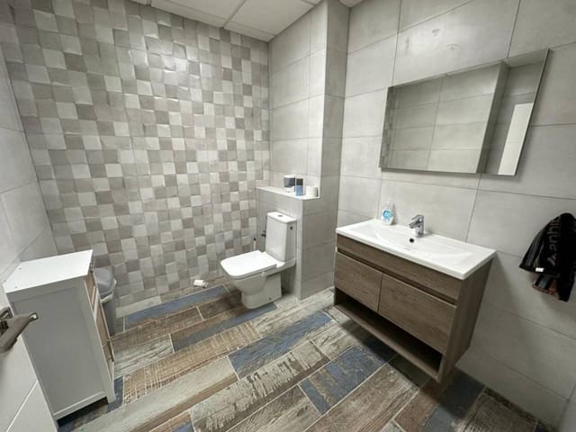 Commercial for sale in Los Montesinos - € 198,000 (Ref: 7767650)