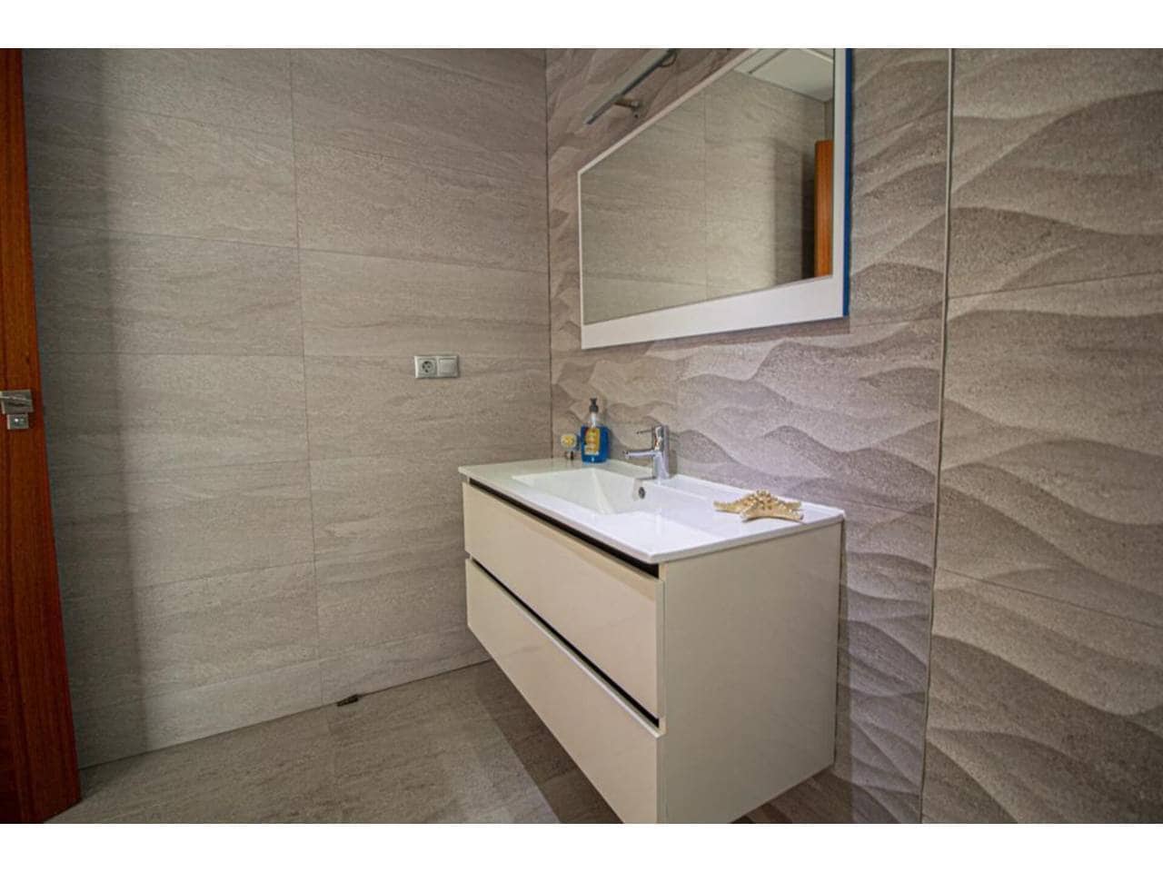 Chalet de 8 habitaciones en Alfaz del Pi / L'Alfàs del Pi en venta con piscina garaje - 1.890.000 € (Ref: 7913634)