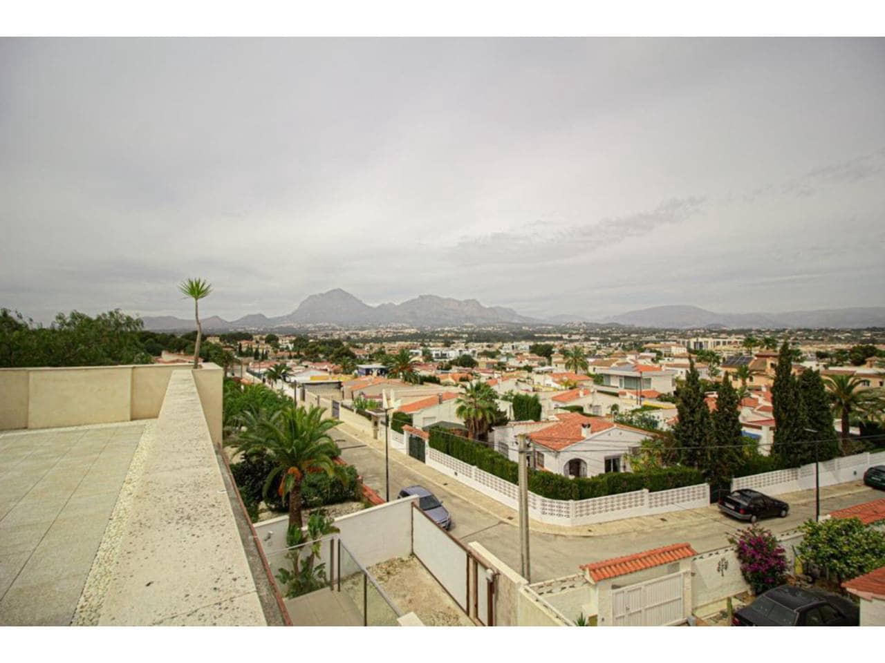 Chalet de 8 habitaciones en Alfaz del Pi / L'Alfàs del Pi en venta con piscina garaje - 1.890.000 € (Ref: 7913634)