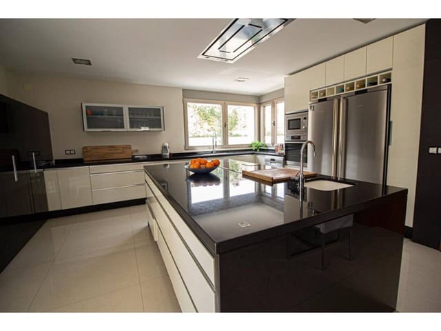 Chalet de 8 habitaciones en Alfaz del Pi / L'Alfàs del Pi en venta con piscina garaje - 1.890.000 € (Ref: 7913634)