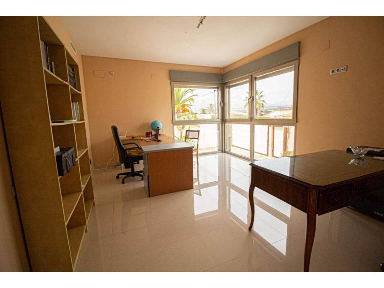 Chalet de 8 habitaciones en Alfaz del Pi / L'Alfàs del Pi en venta con piscina garaje - 1.890.000 € (Ref: 7913634)