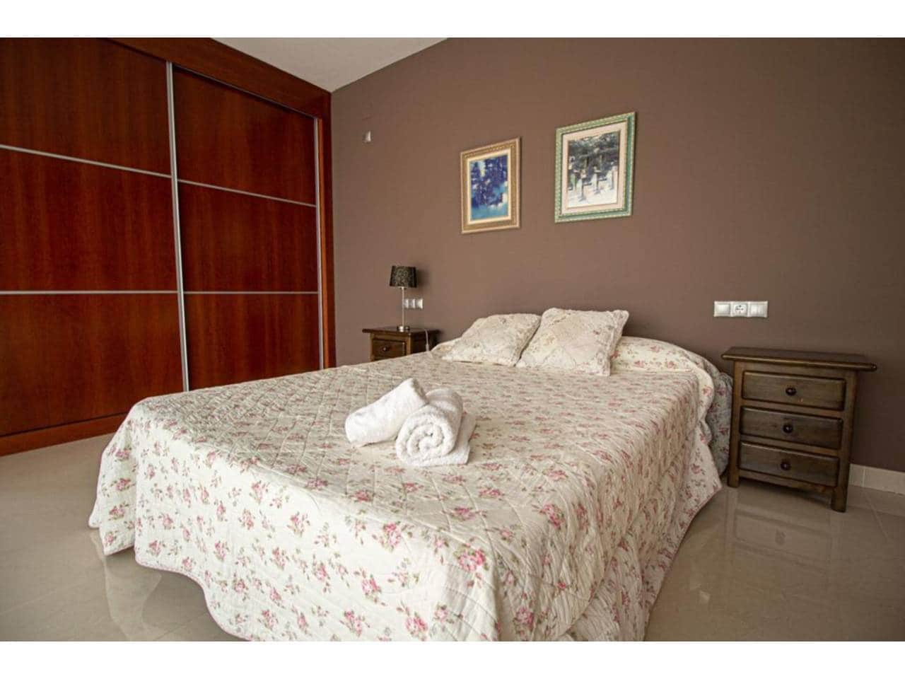 Chalet de 8 habitaciones en Alfaz del Pi / L'Alfàs del Pi en venta con piscina garaje - 1.890.000 € (Ref: 7913634)