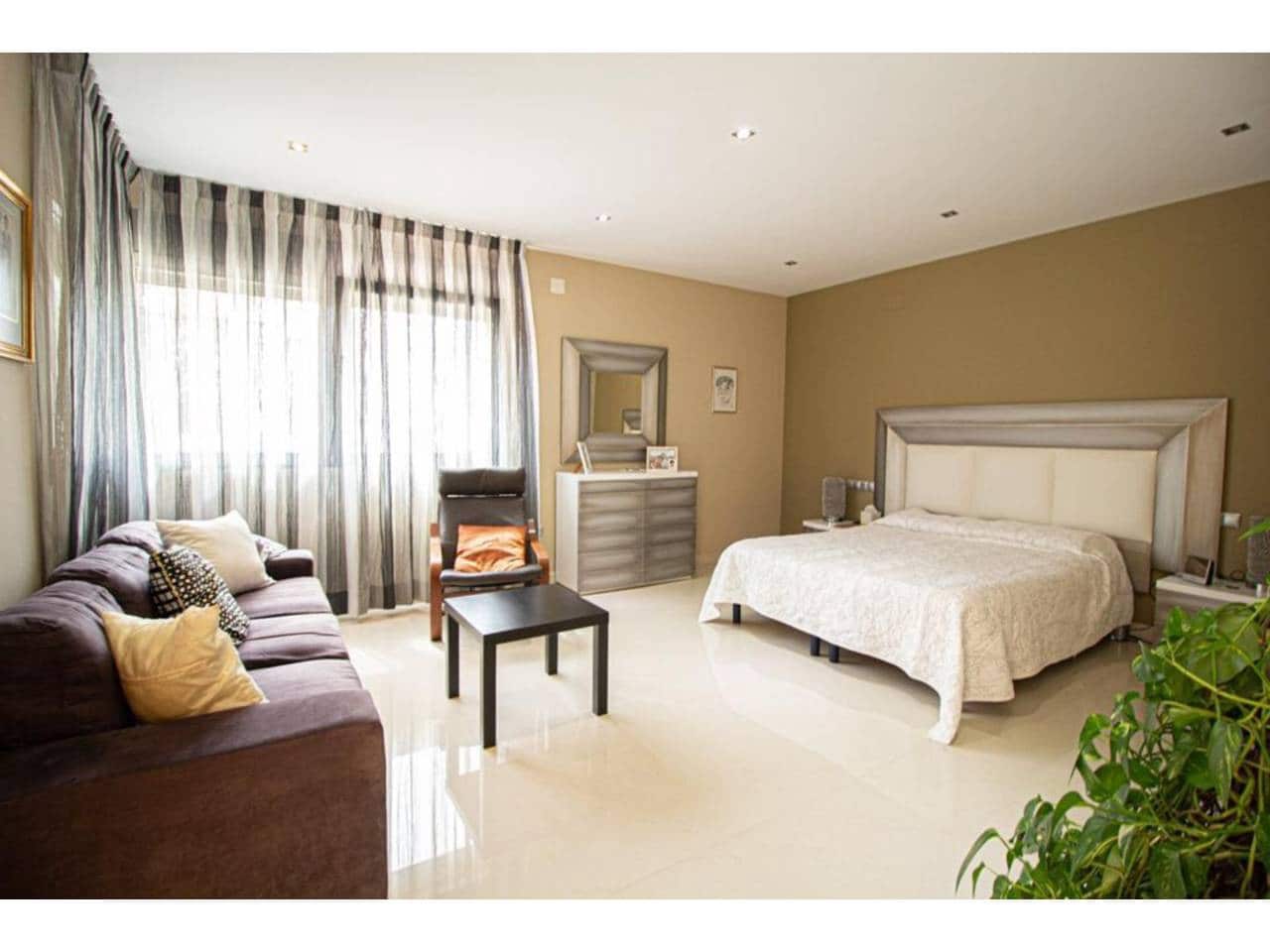 Chalet de 8 habitaciones en Alfaz del Pi / L'Alfàs del Pi en venta con piscina garaje - 1.890.000 € (Ref: 7913634)