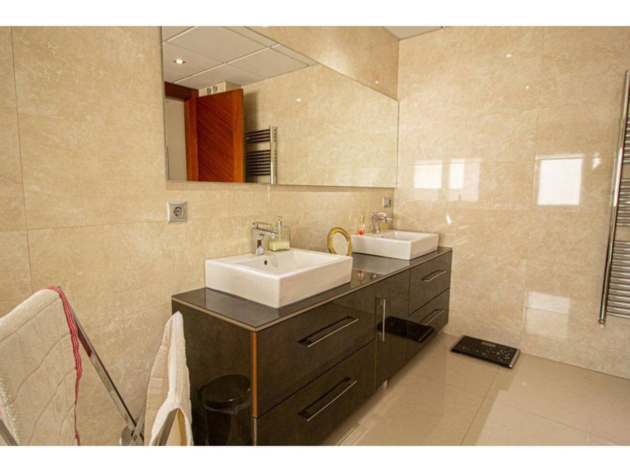 Chalet de 8 habitaciones en Alfaz del Pi / L'Alfàs del Pi en venta con piscina garaje - 1.890.000 € (Ref: 7913634)