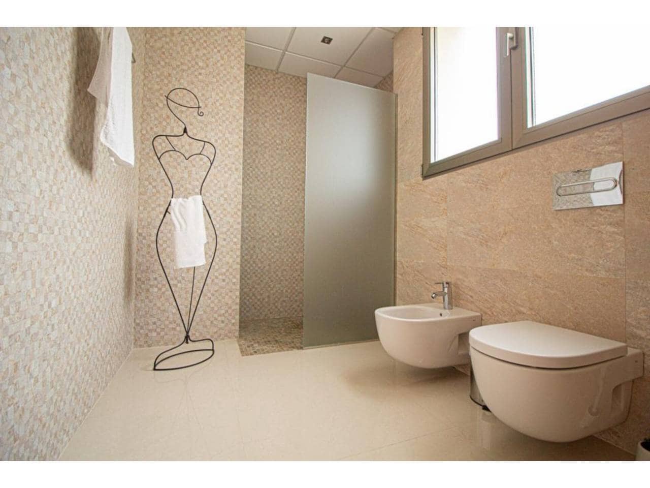 Chalet de 8 habitaciones en Alfaz del Pi / L'Alfàs del Pi en venta con piscina garaje - 1.890.000 € (Ref: 7913634)