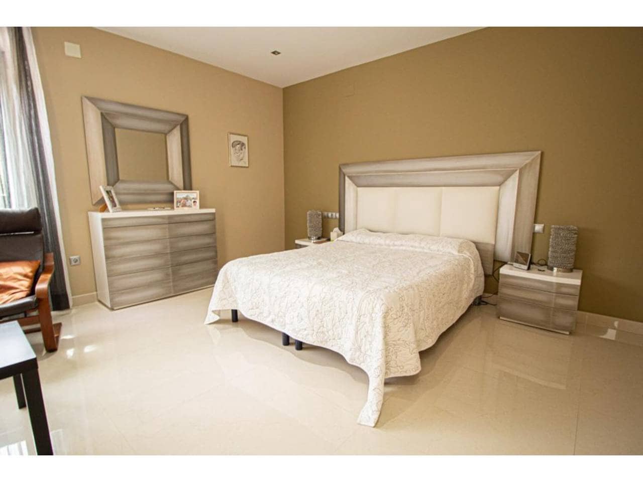 Chalet de 8 habitaciones en Alfaz del Pi / L'Alfàs del Pi en venta con piscina garaje - 1.890.000 € (Ref: 7913634)