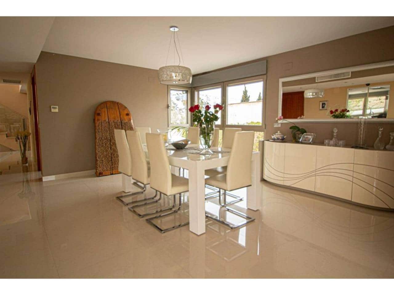 Chalet de 8 habitaciones en Alfaz del Pi / L'Alfàs del Pi en venta con piscina garaje - 1.890.000 € (Ref: 7913634)