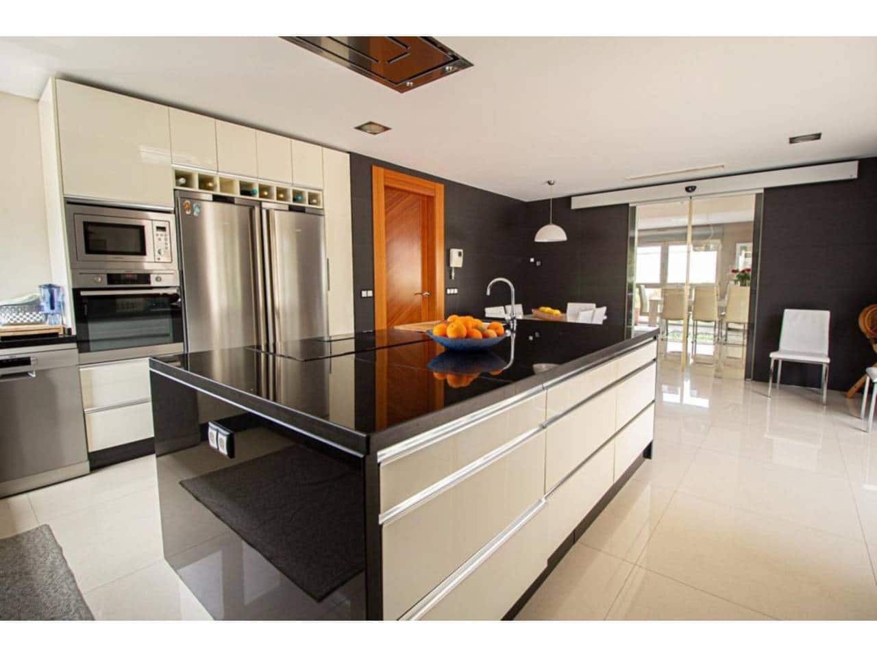 Chalet de 8 habitaciones en Alfaz del Pi / L'Alfàs del Pi en venta con piscina garaje - 1.890.000 € (Ref: 7913634)