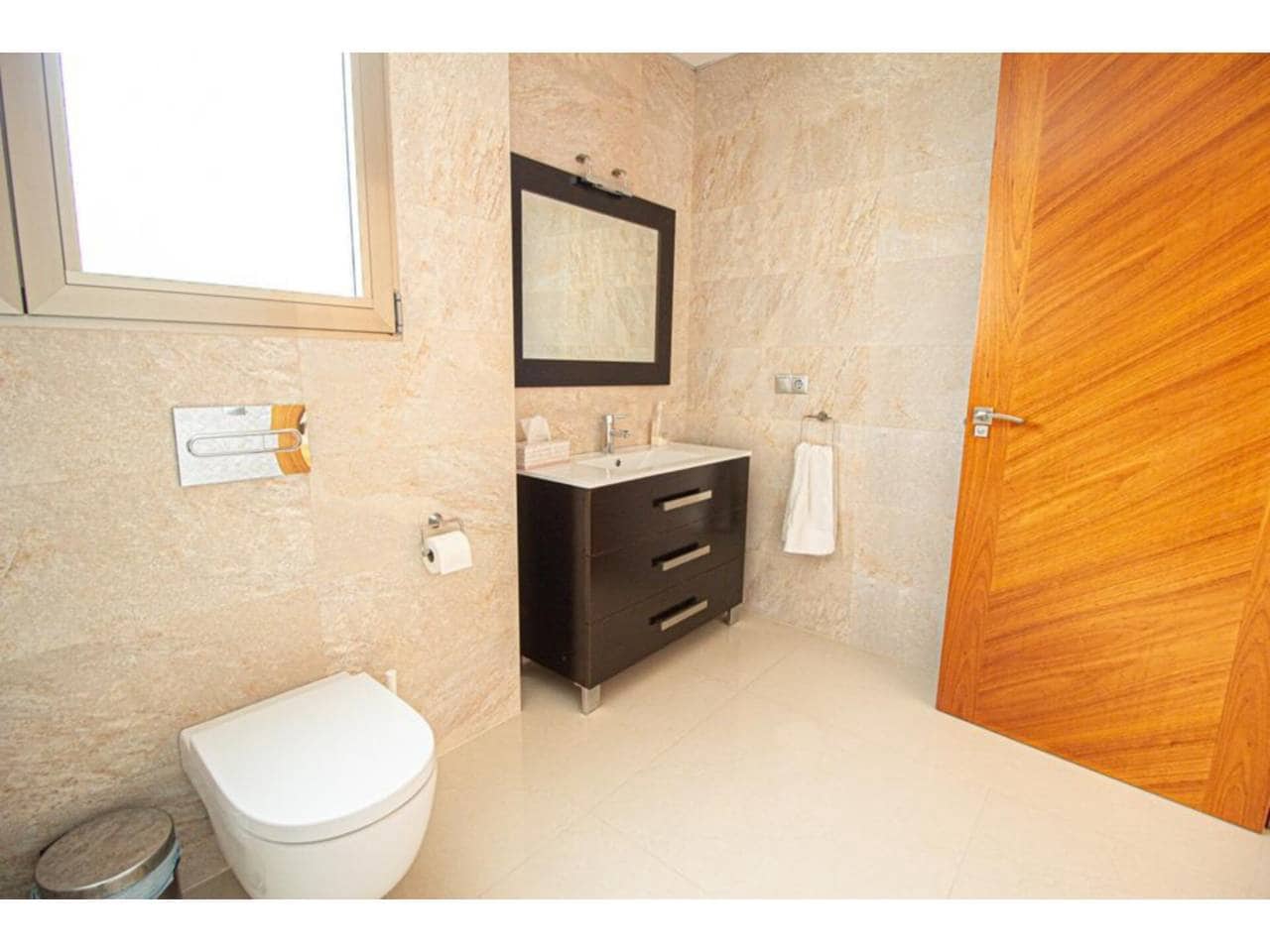 Chalet de 8 habitaciones en Alfaz del Pi / L'Alfàs del Pi en venta con piscina garaje - 1.890.000 € (Ref: 7913634)