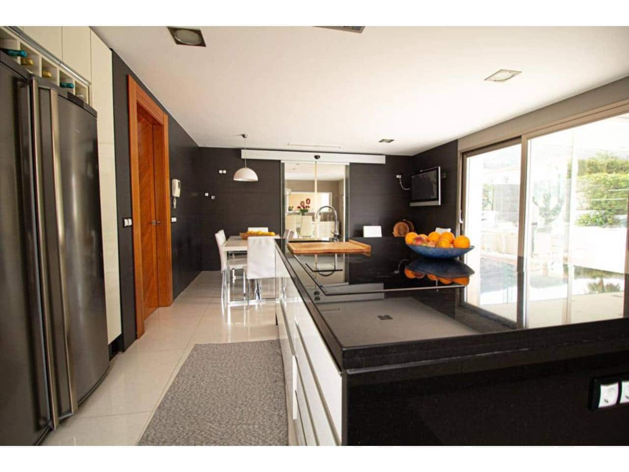 Chalet de 8 habitaciones en Alfaz del Pi / L'Alfàs del Pi en venta con piscina garaje - 1.890.000 € (Ref: 7913634)