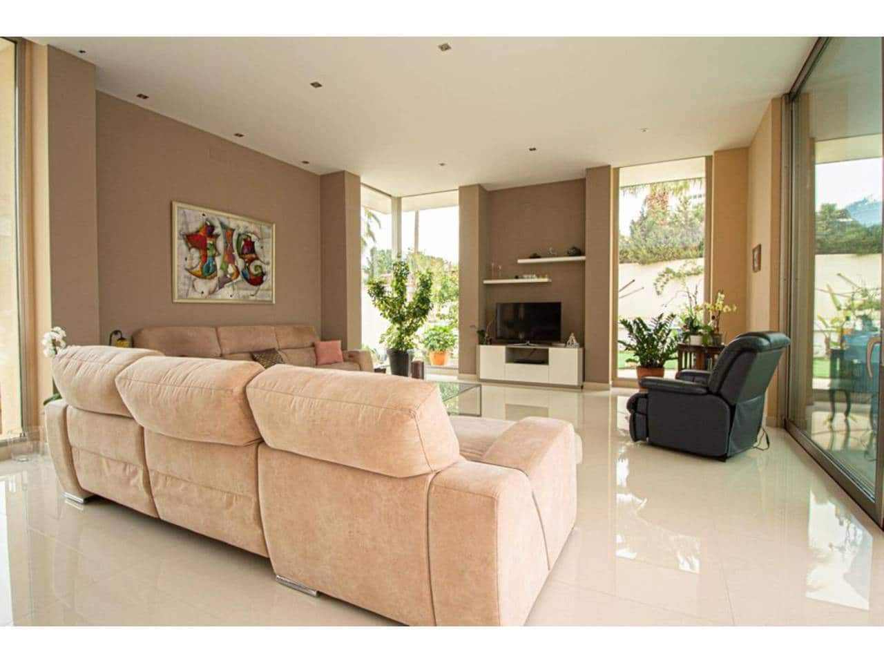 Chalet de 8 habitaciones en Alfaz del Pi / L'Alfàs del Pi en venta con piscina garaje - 1.890.000 € (Ref: 7913634)