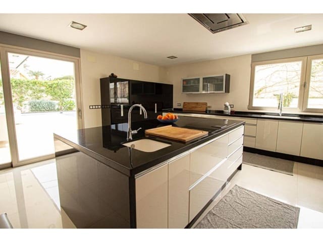 Chalet de 8 habitaciones en Alfaz del Pi / L'Alfàs del Pi en venta con piscina garaje - 1.890.000 € (Ref: 7913634)