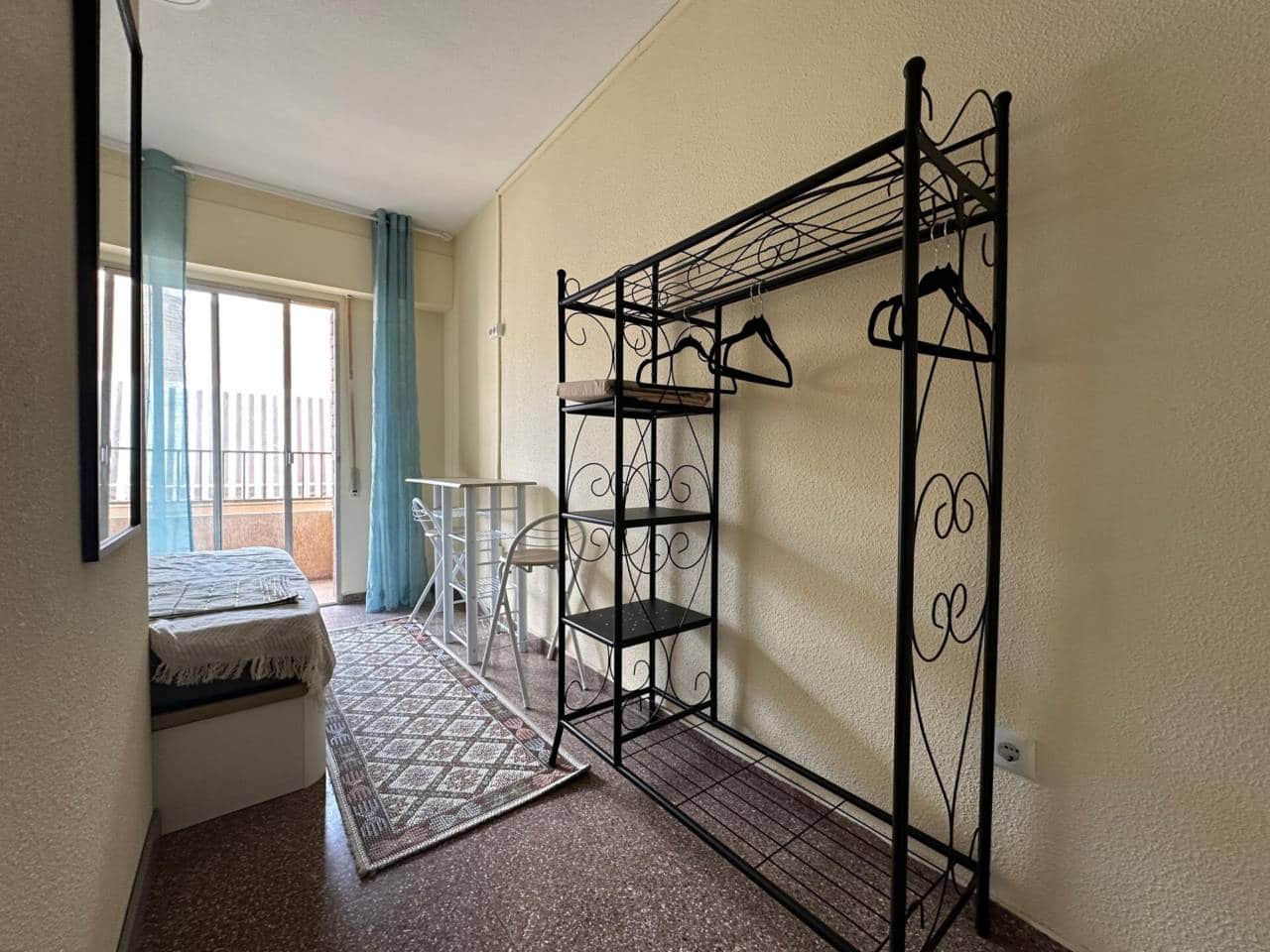 17 slaapkamer Hotel te koop in Alicante stad - € 1.200.000 (Ref: 8738670)