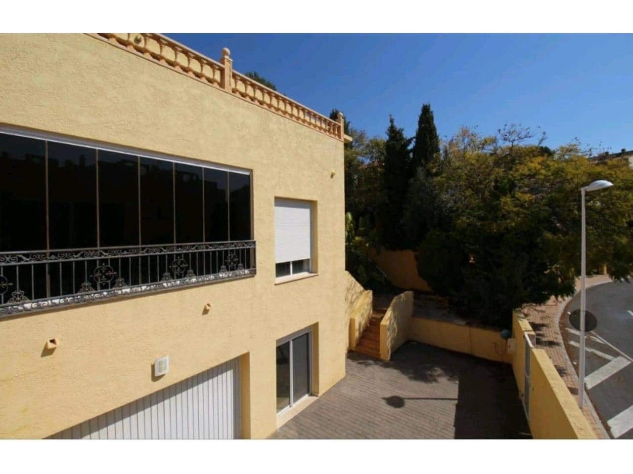 Villa/Maison de 5 chambres à louer à Calpe / Calp avec piscine garage - 3 000 € (Ref: 8738674)