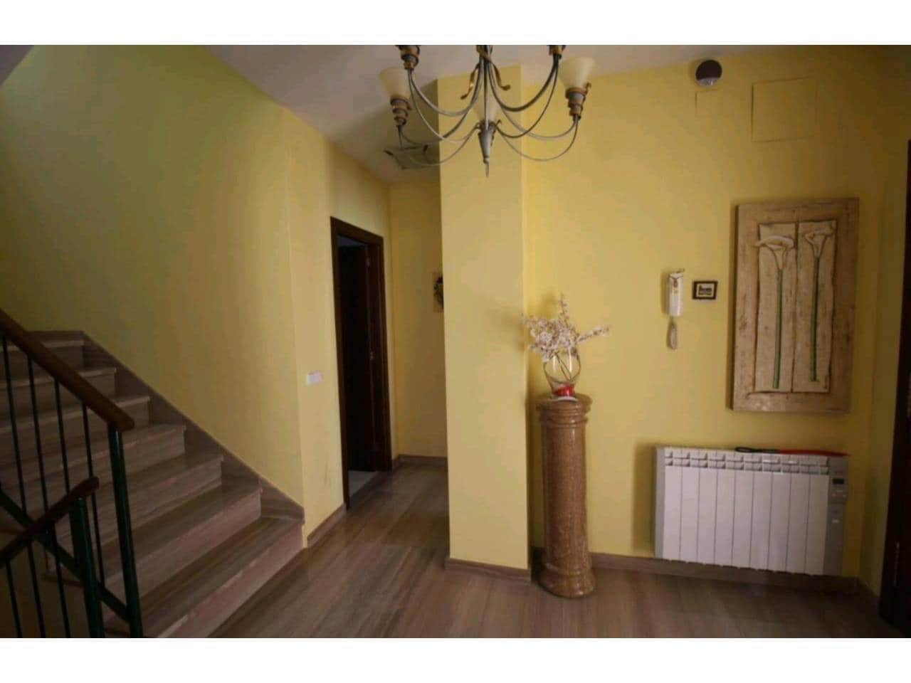 Villa/Maison de 5 chambres à louer à Calpe / Calp avec piscine garage - 3 000 € (Ref: 8738674)