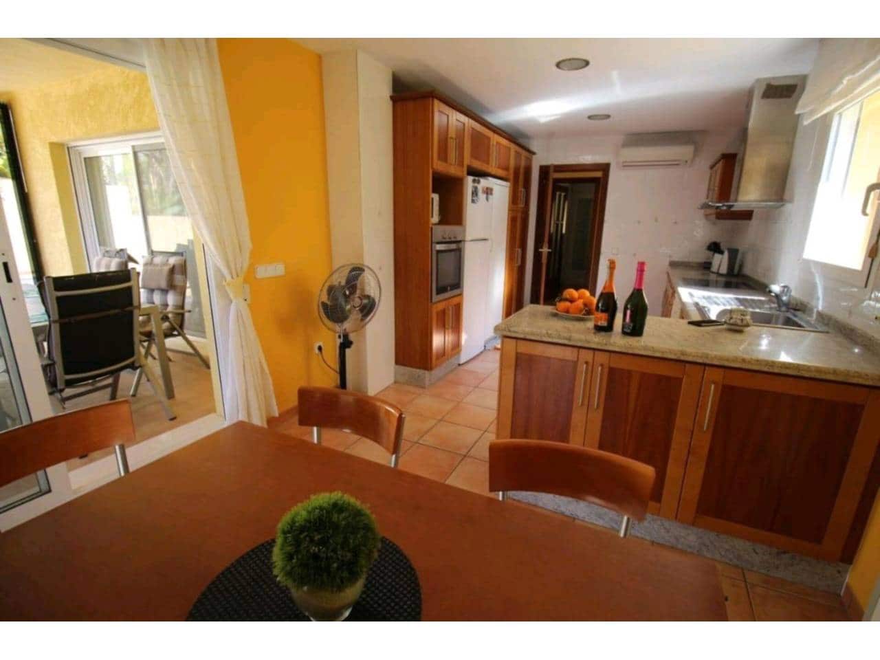 Villa/Maison de 5 chambres à louer à Calpe / Calp avec piscine garage - 3 000 € (Ref: 8738674)