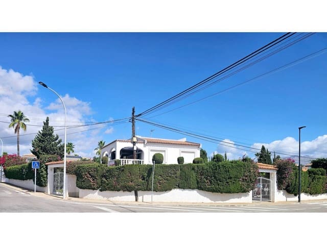 Chalet de 5 habitaciones en Alfaz del Pi / L'Alfàs del Pi en venta con piscina garaje - 675.000 € (Ref: 8738677)