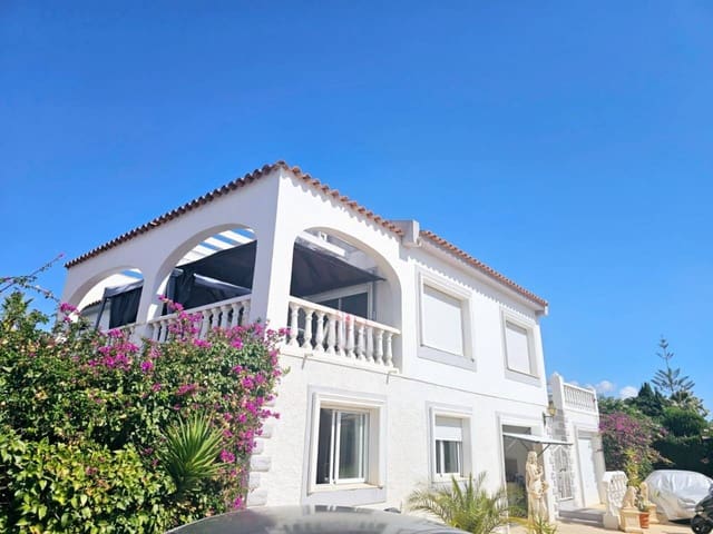 Chalet de 5 habitaciones en Alfaz del Pi / L'Alfàs del Pi en venta con piscina garaje - 675.000 € (Ref: 8738677)