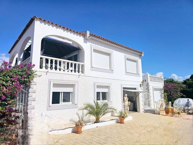 Chalet de 5 habitaciones en Alfaz del Pi / L'Alfàs del Pi en venta con piscina garaje - 675.000 € (Ref: 8738677)