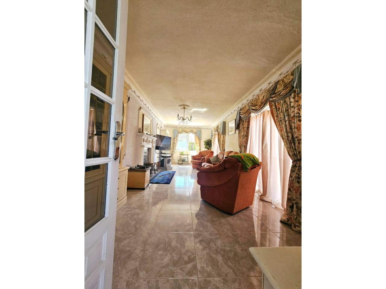 5 bedroom Villa for sale in Alfaz del Pi / L'Alfas del Pi with pool garage - € 675,000 (Ref: 8738677)