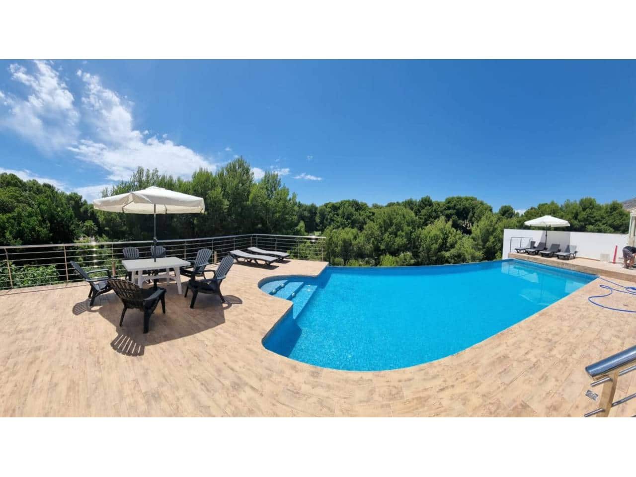 14 bedroom Villa for sale in Altea with pool garage - € 1,955,000 (Ref: 8738680)