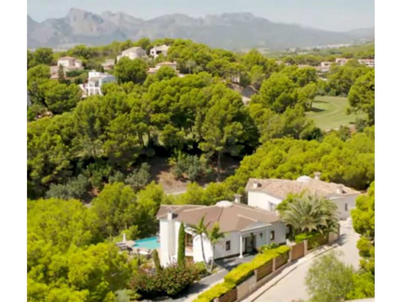 14 bedroom Villa for sale in Altea with pool garage - € 1,955,000 (Ref: 8738680)