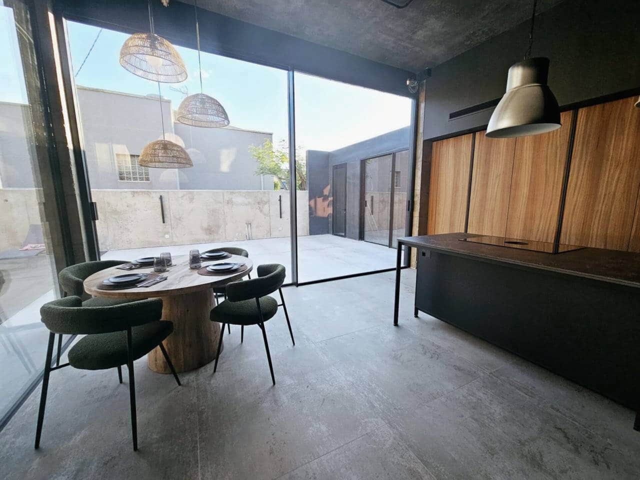 5 bedroom Villa for rent in Elda with pool garage - € 4,100 (Ref: 8771189)