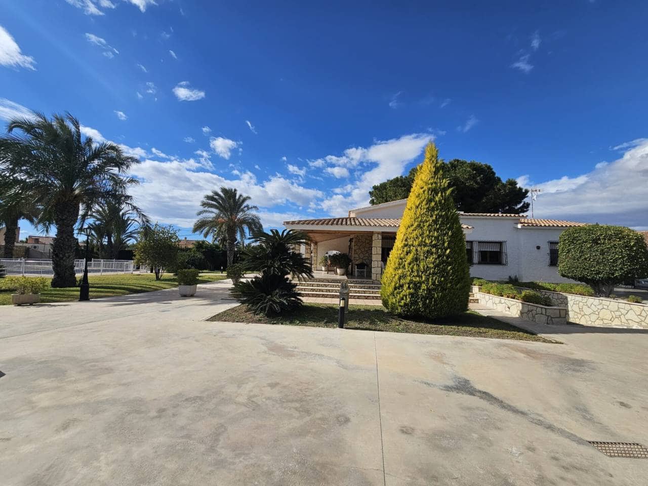 5 soveværelse Villa til salg i Perleta med swimmingpool - € 550.000 (Ref: 8803174)