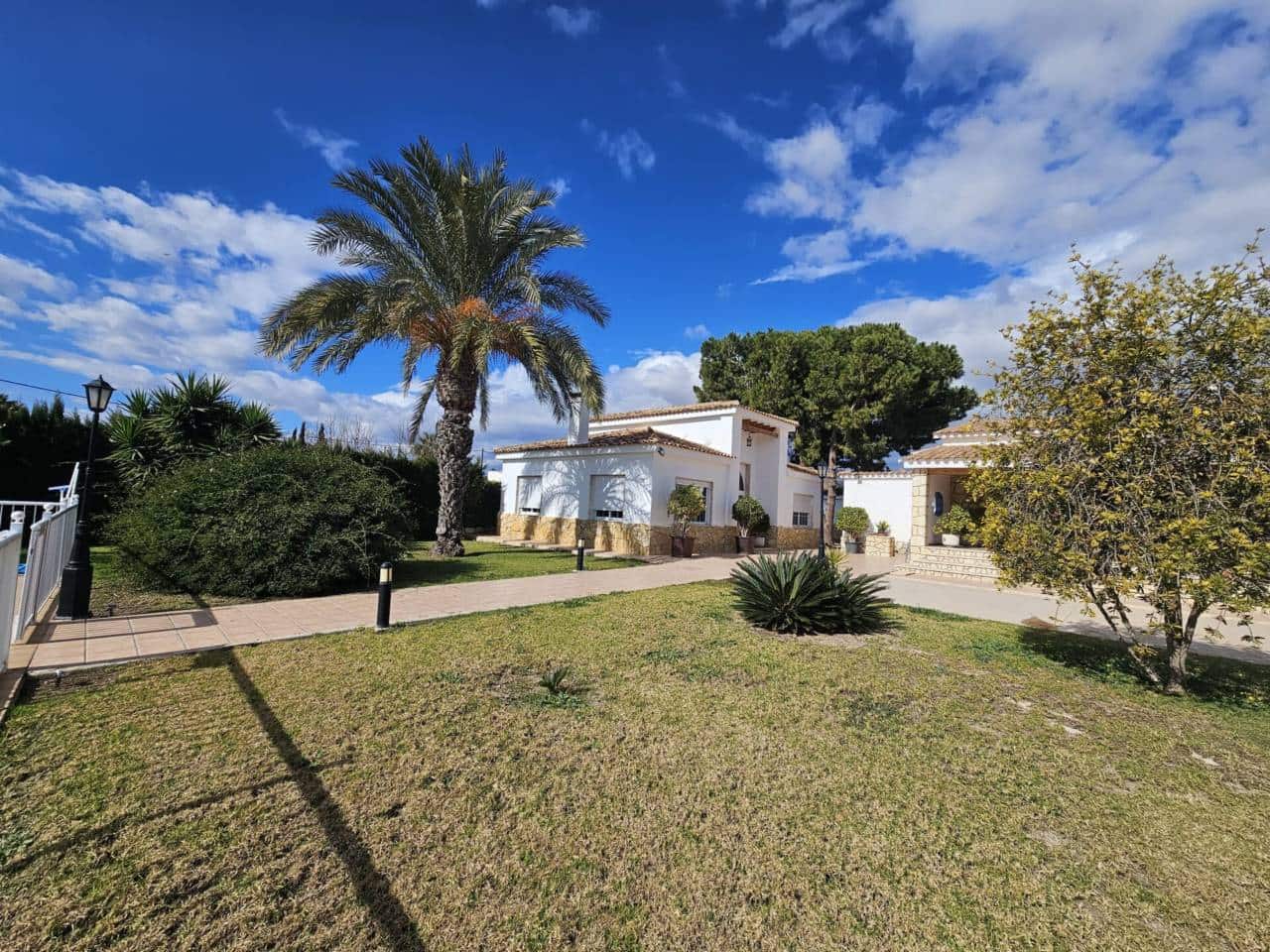 5 soveværelse Villa til salg i Perleta med swimmingpool - € 550.000 (Ref: 8803174)