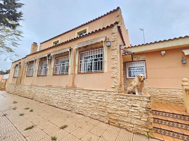 4 sovrum Villa till salu i La Alcoraya, Alicante stad med pool garage - 725 000 € (Ref: 8875321)